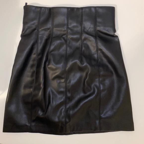 𝗦𝗢𝗟𝗗. - Picture 3 of 6